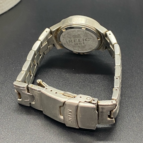 Relic Wet Watch. Water resistant, 165 feet. - Picture 6 of 7